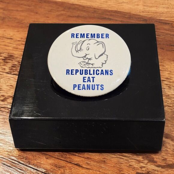 Remember Republicans Eat Peanuts Gerald Ford Jimmy Carter Presidential Pinback - Picture 1 of 5